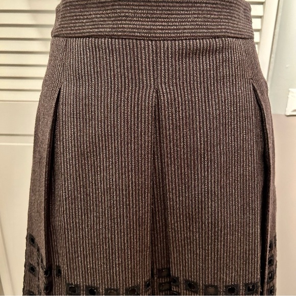 BCBGMAXAZRIA Wool blend skirt with embroidered square cutouts at hem box pleats - Picture 4 of 11